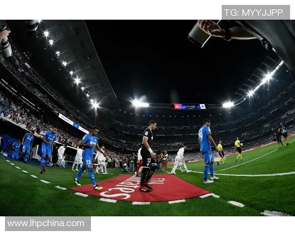 足球明星大头贴带你走进球场背后的故事与精彩瞬间